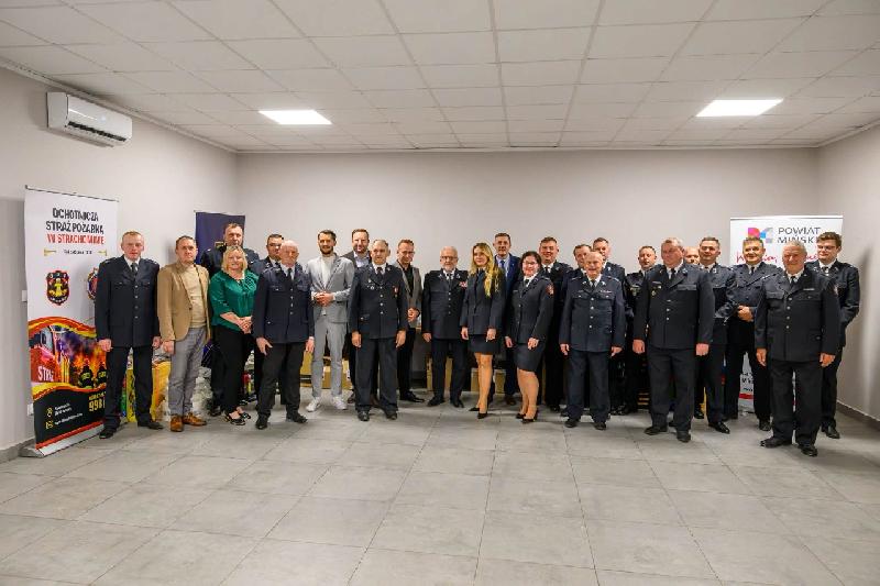 zdjęcie grupowe strazakow osp