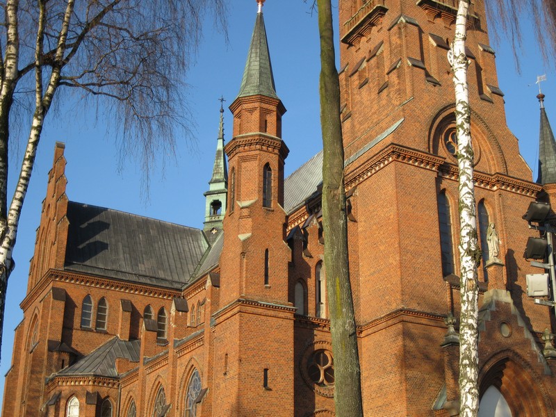 Kościół pw. Świętego Walentego w Latowiczu - widok na wieże