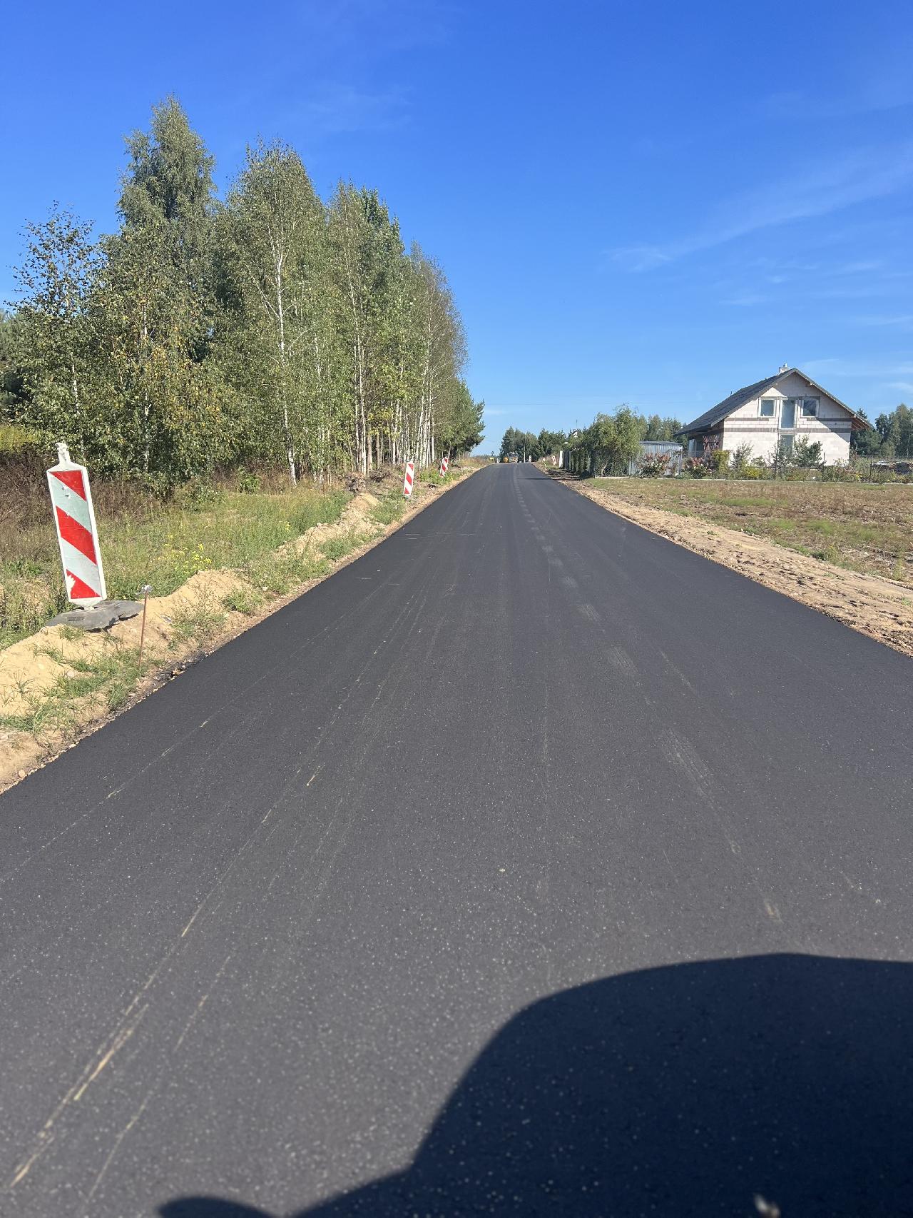 asfalt na ul. Słoneczej Wielgolas prosta droga